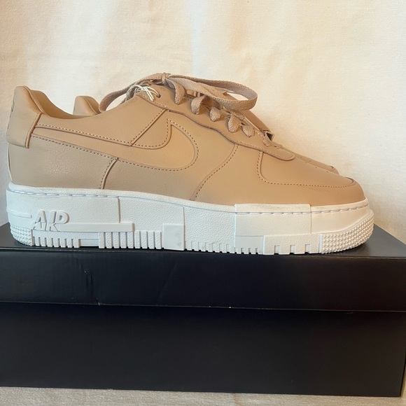 W AF-1 Pixel - Picture 2 of 11